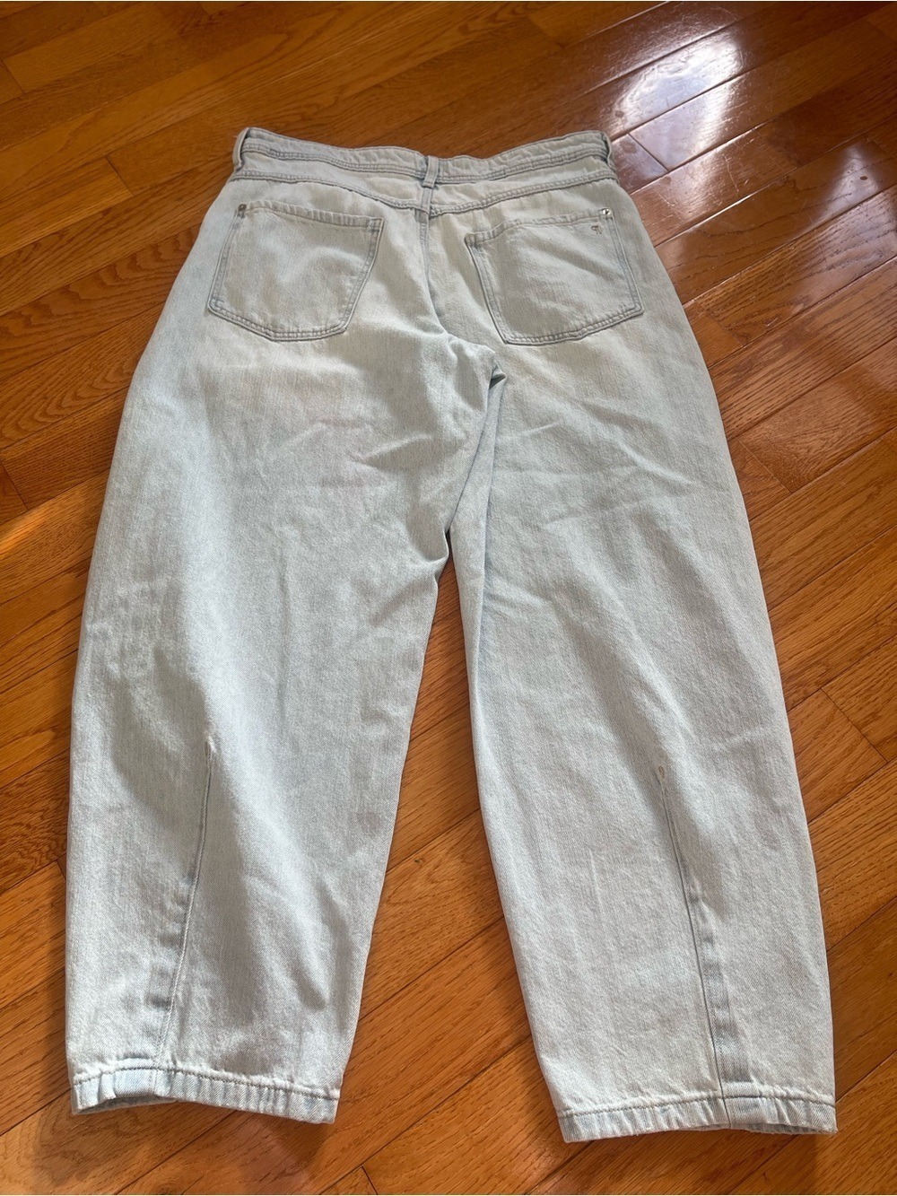 Pilcro Modern High-Waisted Baggy Barrel Jeans in Light Wash Denim Size 32 - Picture 3 of 12